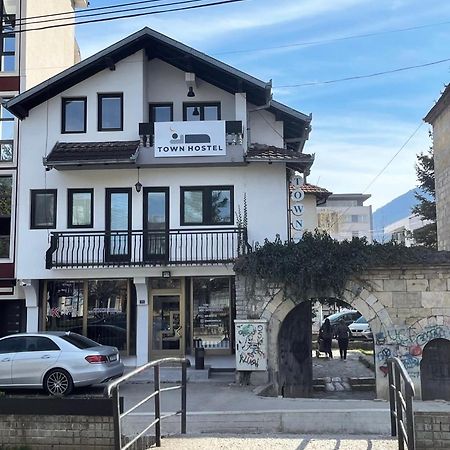 Town Hostel Peje Ngoại thất bức ảnh