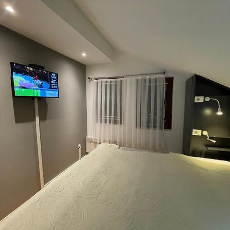 Town Hostel Peje Ngoại thất bức ảnh