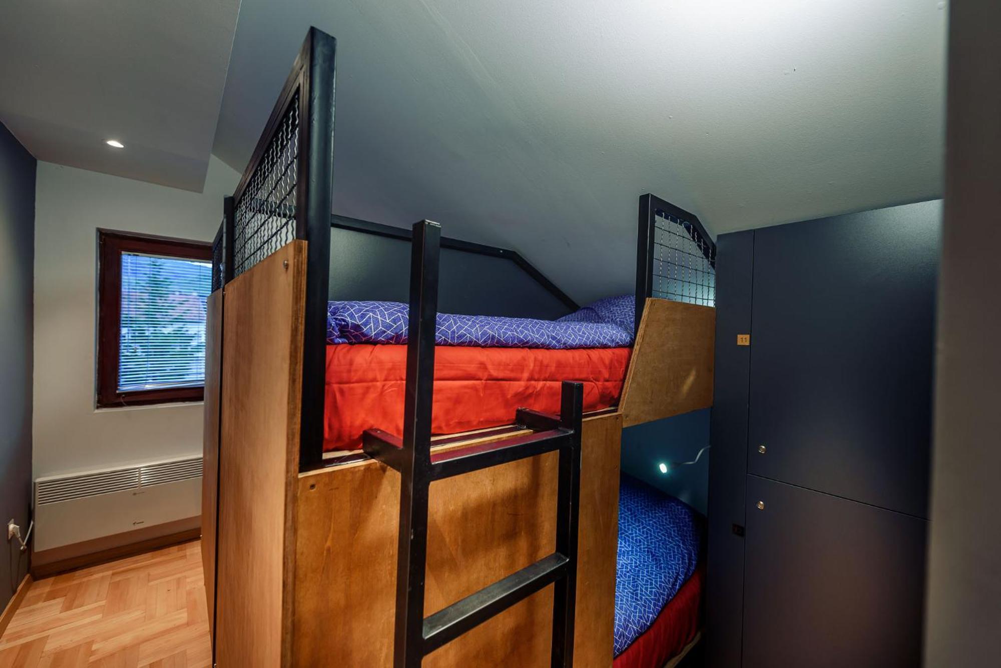 Town Hostel Peje Ngoại thất bức ảnh