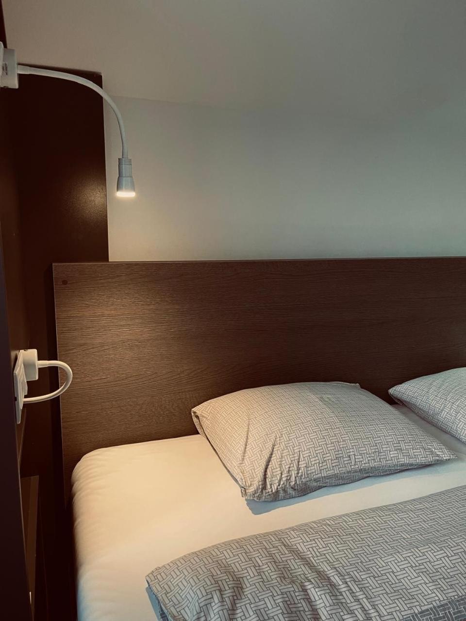 Town Hostel Peje Ngoại thất bức ảnh