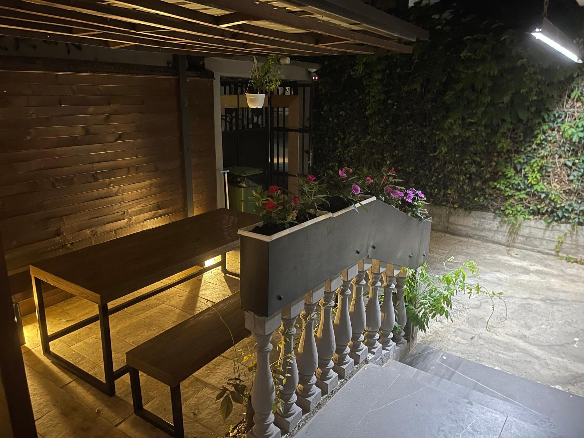 Town Hostel Peje Ngoại thất bức ảnh