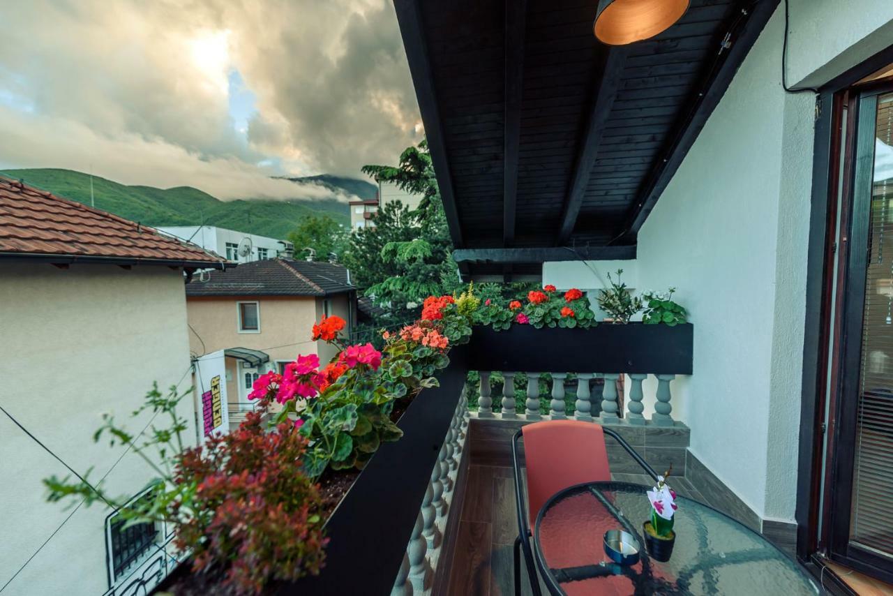 Town Hostel Peje Ngoại thất bức ảnh