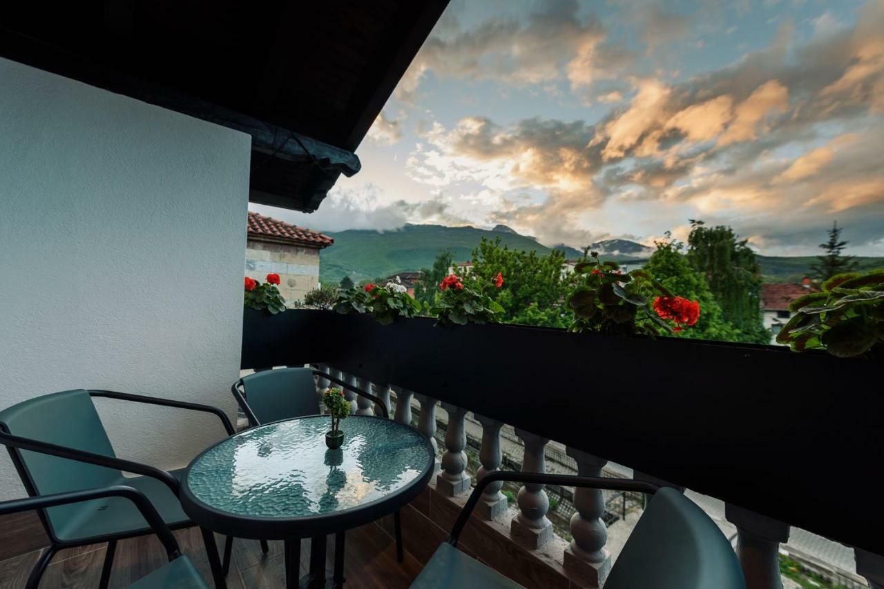 Town Hostel Peje Ngoại thất bức ảnh