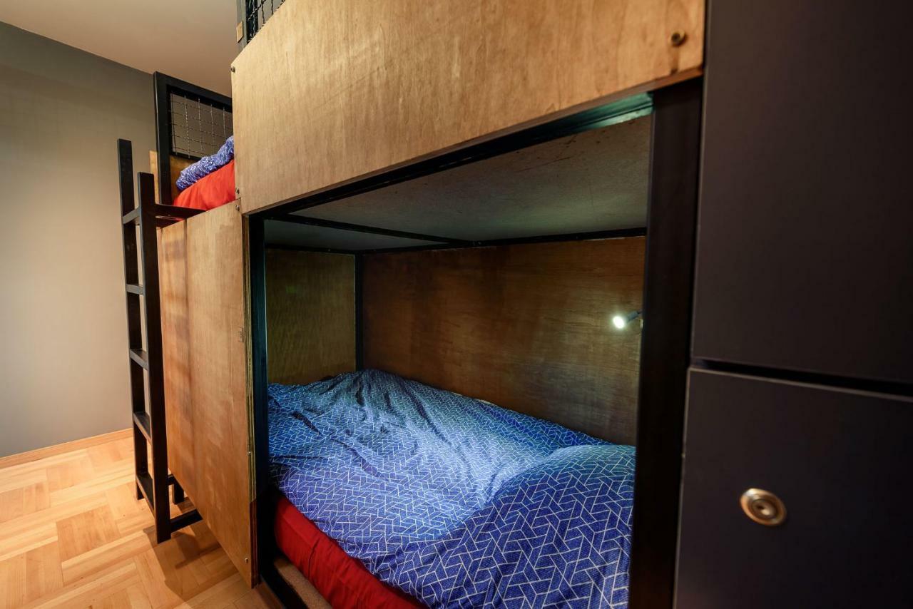 Town Hostel Peje Ngoại thất bức ảnh