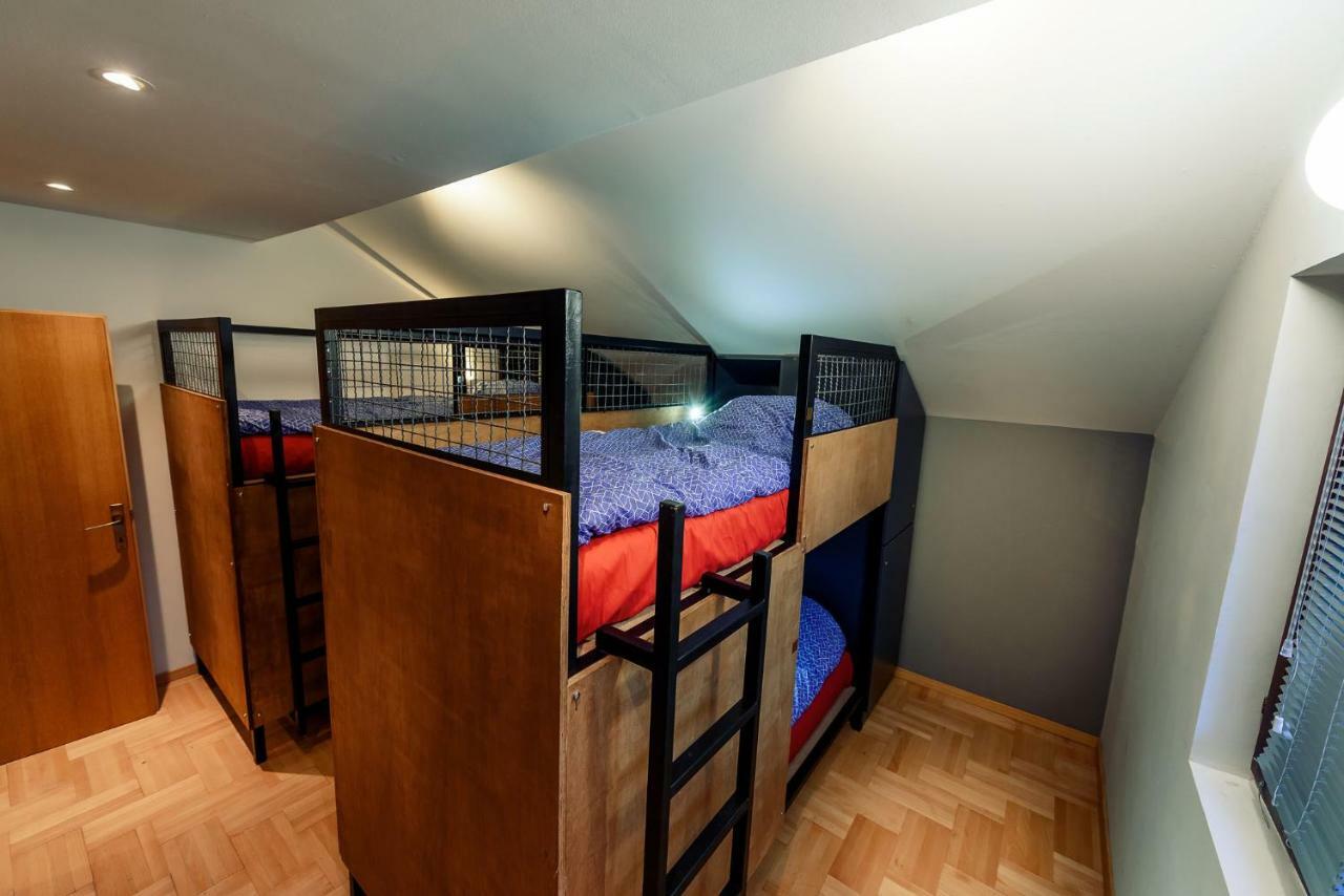 Town Hostel Peje Ngoại thất bức ảnh