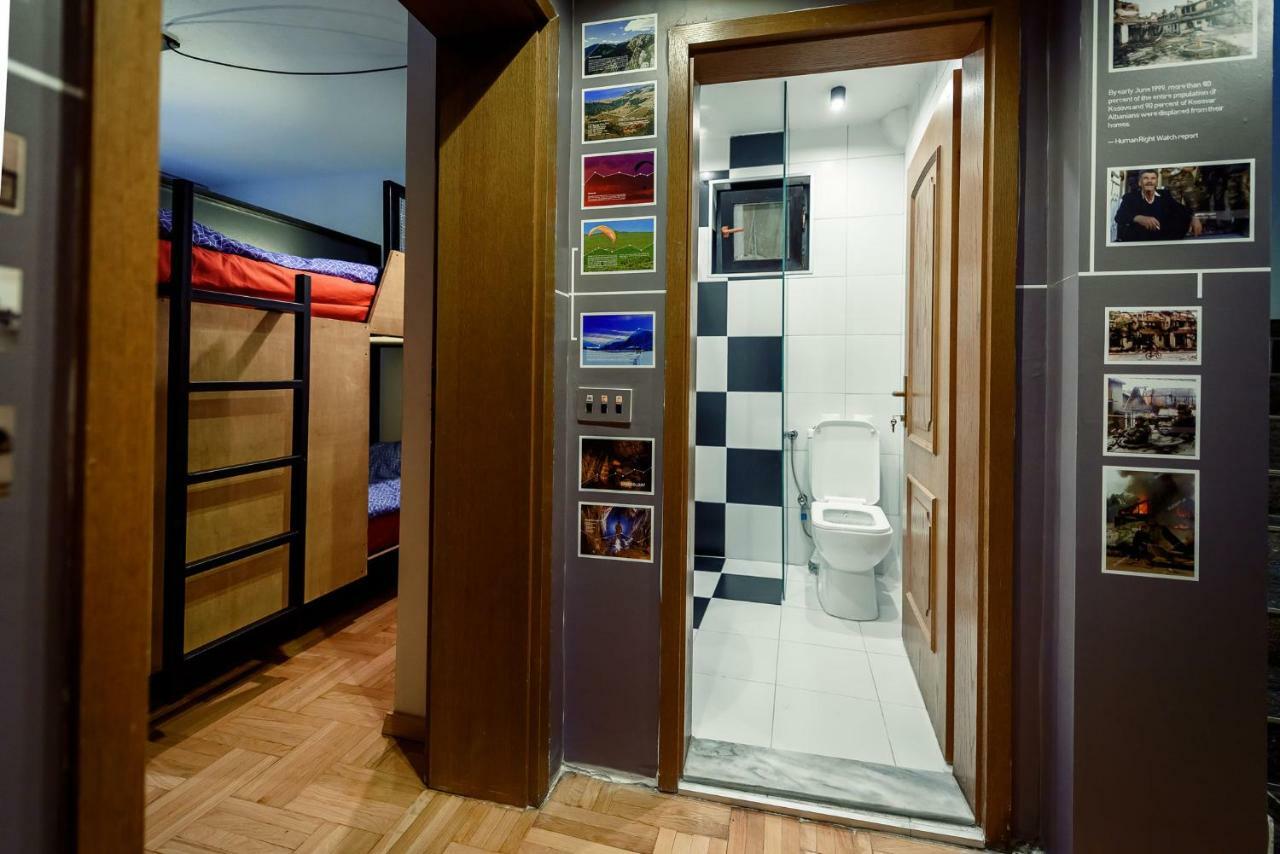 Town Hostel Peje Ngoại thất bức ảnh