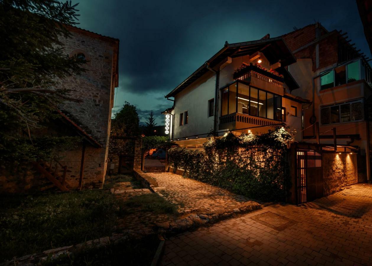 Town Hostel Peje Ngoại thất bức ảnh