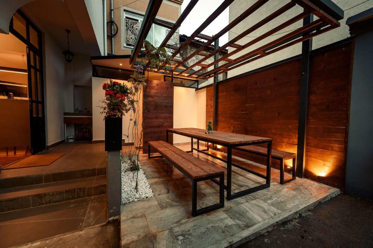 Town Hostel Peje Ngoại thất bức ảnh