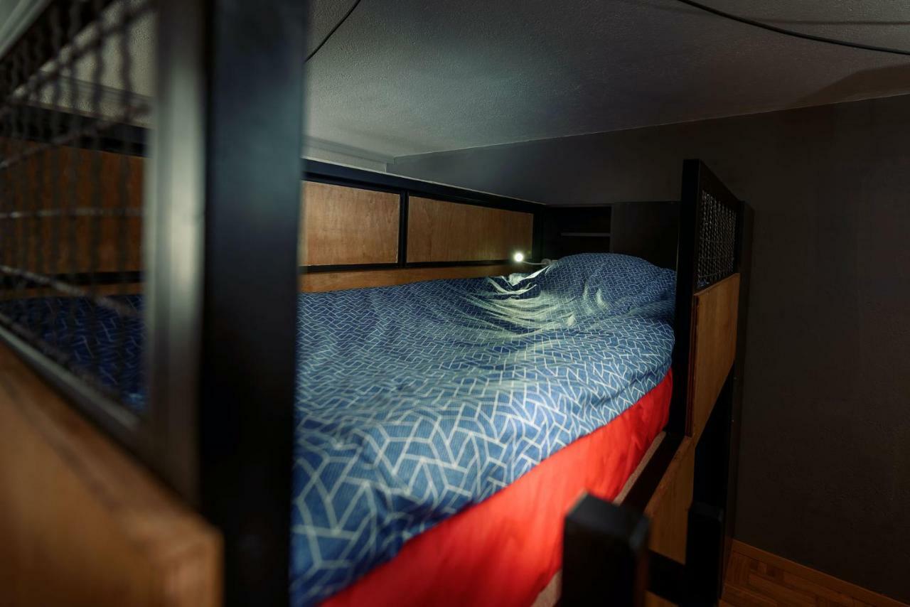 Town Hostel Peje Ngoại thất bức ảnh