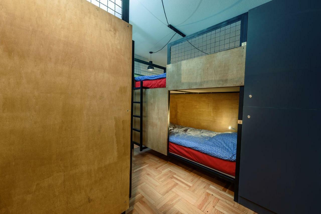 Town Hostel Peje Ngoại thất bức ảnh